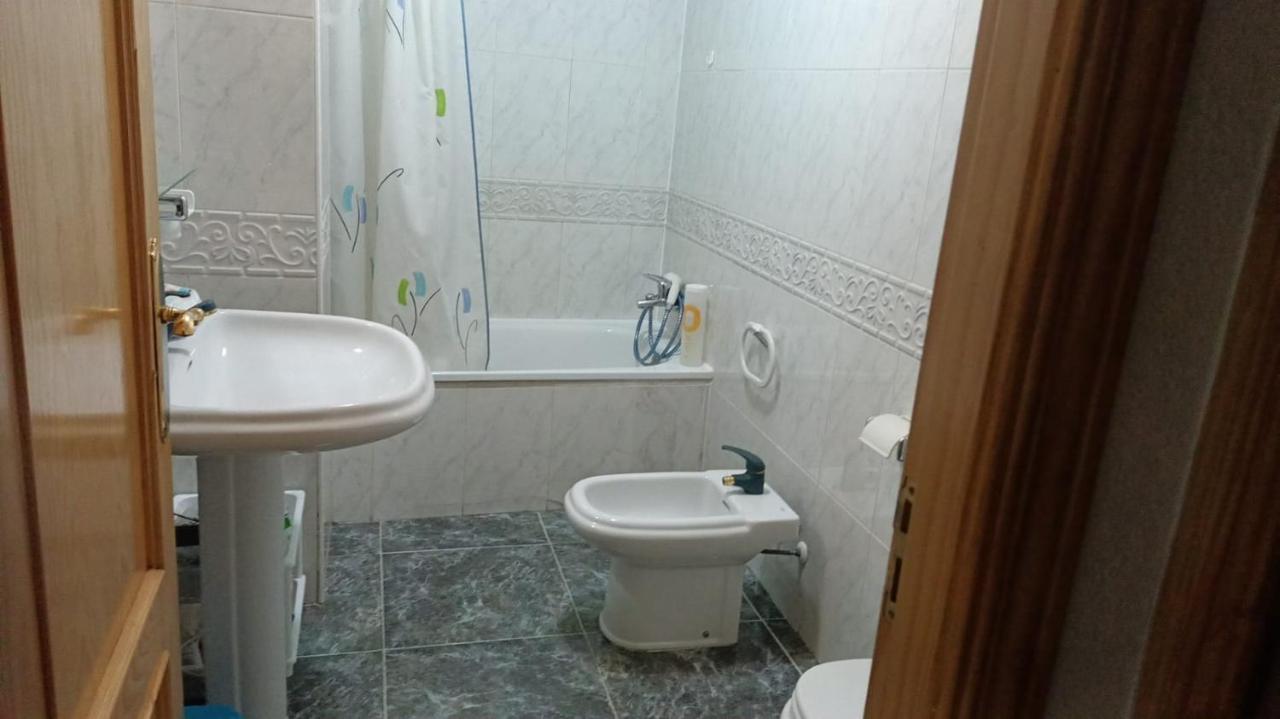 Single Room In Center Of Granada Exteriör bild